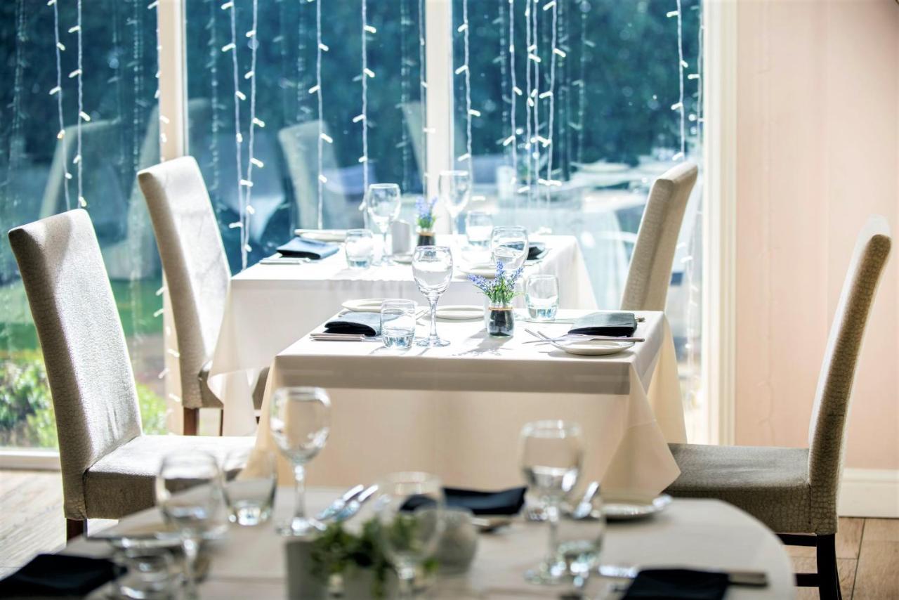 Astley Bank Hotel Даруин Екстериор снимка